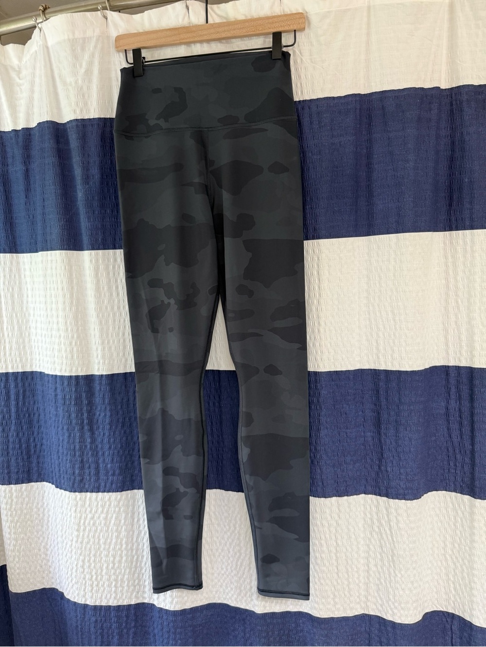 ALO High-Waist Camo Vapor
Leggings